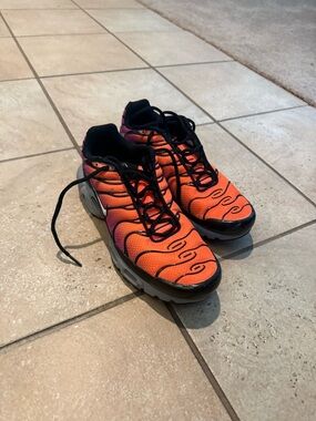 Nike Orange and Black Gradient Men's Sneakers